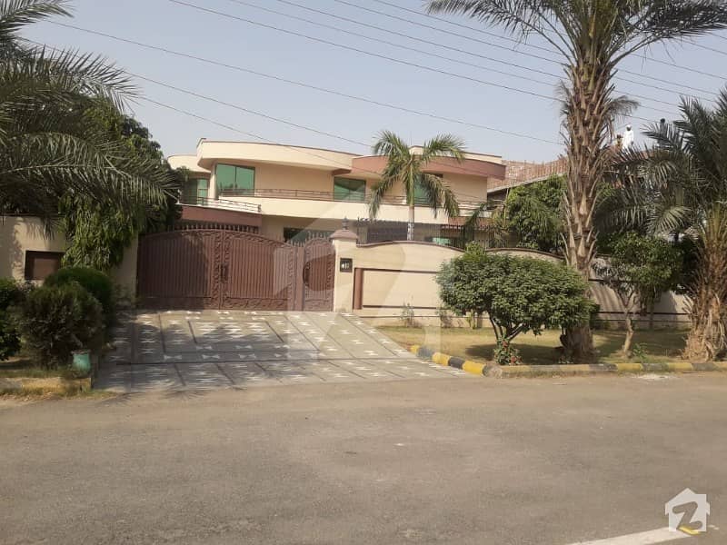 Facing park 2 Kanal Bungalow On 80 Feet Road