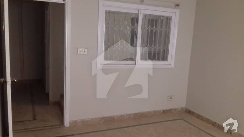 الفلاح سوسائٹی شاہ فیصل ٹاؤن کراچی میں 5 کمروں کا 3 مرلہ مکان 1.1 کروڑ میں برائے فروخت۔