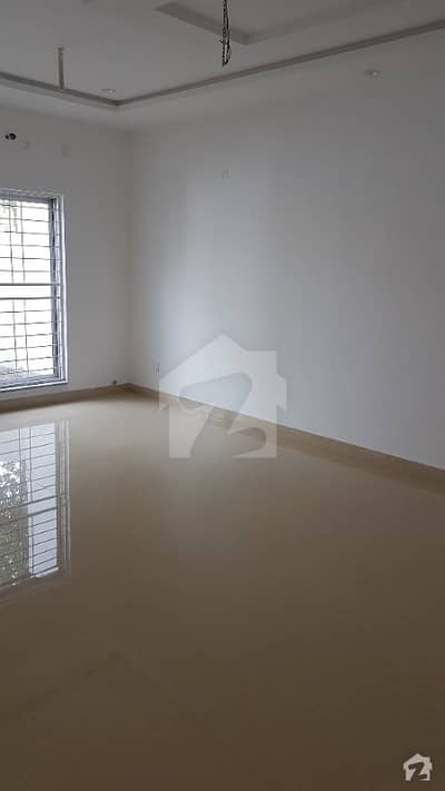 Al Majid Offer 10 Marla Portion For Rent With 3 Bed Slightly Used House