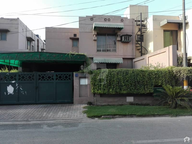 ایڈن ایوینیو ایڈن لاہور میں 3 کمروں کا 8 مرلہ مکان 1.75 کروڑ میں برائے فروخت۔