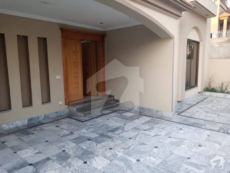 10 Marla Ideal Excellent Condition House For Rent In Shaheen Block Bahria Town Lahore