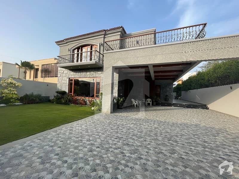 Architectural Designed 1000 Square Yards Bungalow For Sale