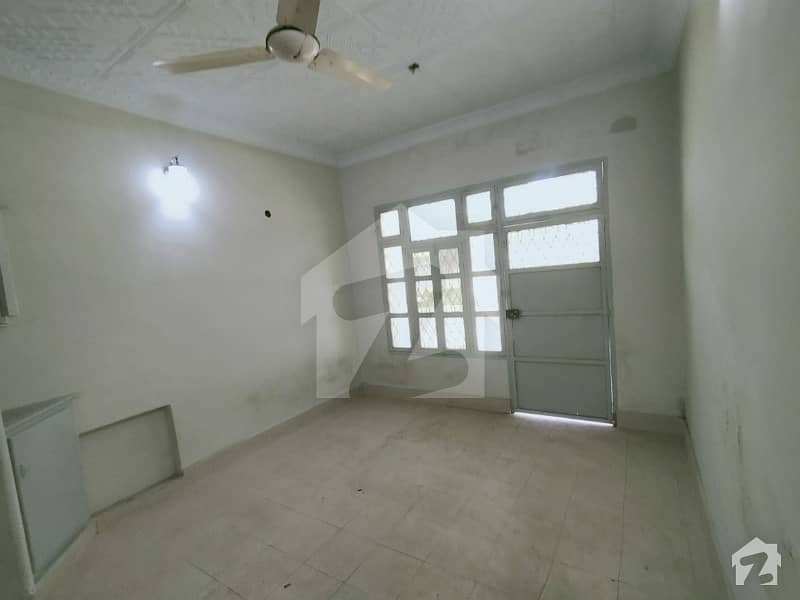 حیات آباد پشاور میں 5 کمروں کا 5 مرلہ مکان 50 ہزار میں کرایہ پر دستیاب ہے۔