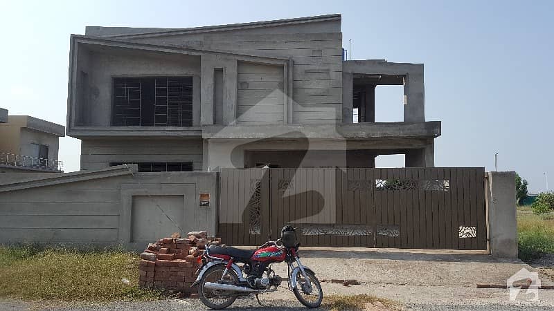 1 Kanal Gray  Structure House Available For Sale In B Block Suigas Society Phase, Sharif Medical City Road