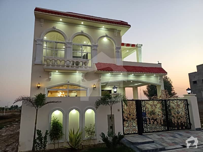ڈی ایچ اے 9 ٹاؤن ڈیفنس (ڈی ایچ اے) لاہور میں 4 کمروں کا 8 مرلہ مکان 2.45 کروڑ میں برائے فروخت۔
