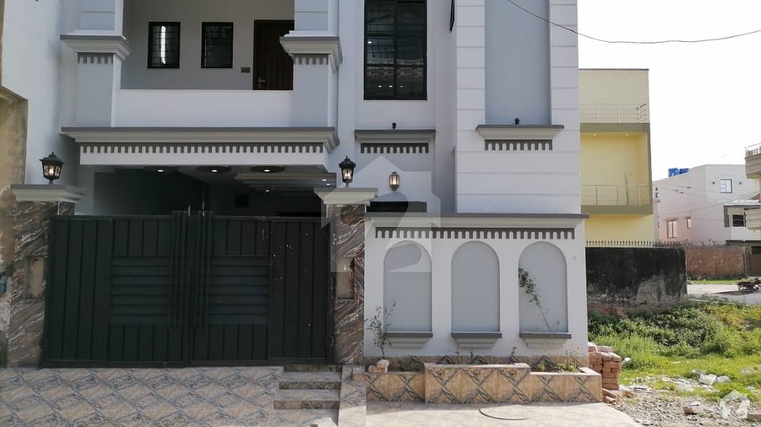 جوبلی ٹاؤن ۔ بلاک ایف جوبلی ٹاؤن لاہور میں 5 کمروں کا 5 مرلہ مکان 1.32 کروڑ میں برائے فروخت۔