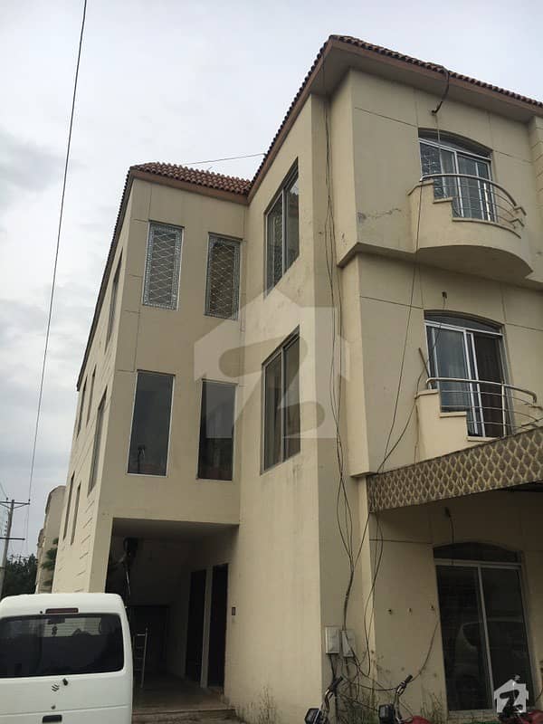 Flat Of 2250  Square Feet For Sale In Paragon City