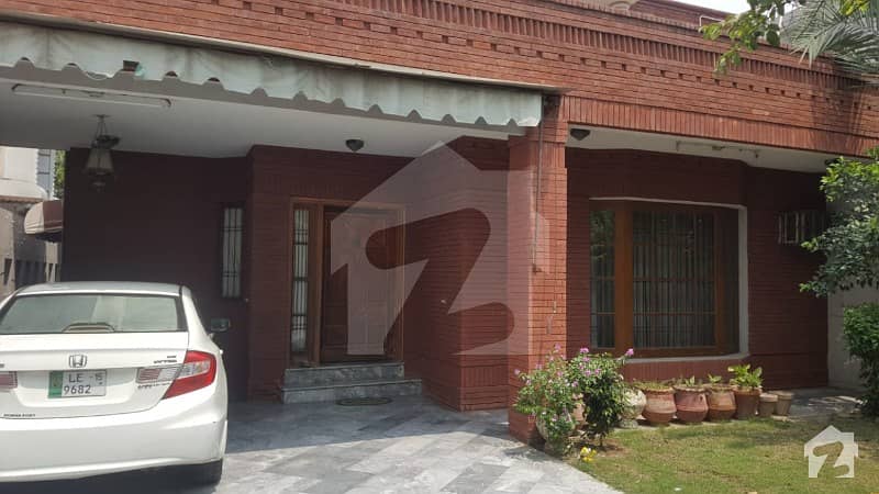 Outstanding Location 15 Marla House Near Khalid Mosque For Sale