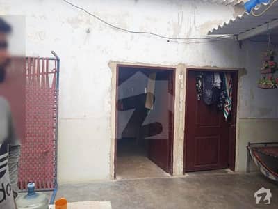 گلشنِ سکندر آباد صدر ٹاؤن کراچی میں 4 کمروں کا 4 مرلہ مکان 46 لاکھ میں برائے فروخت۔