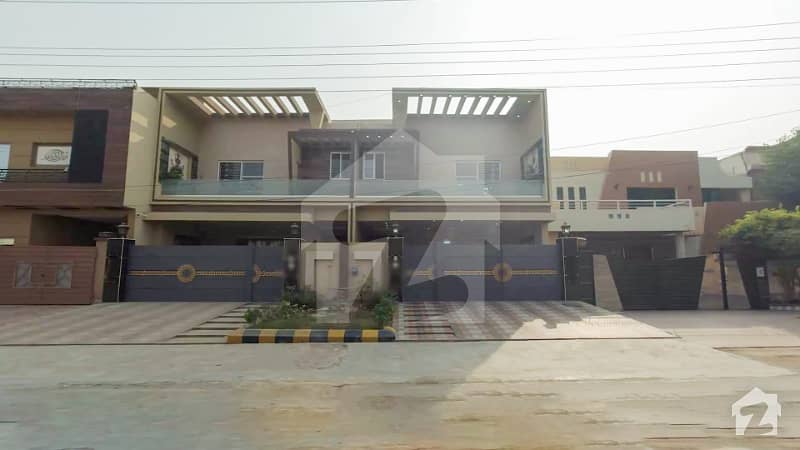 10 Marla House In Johar Town Is Available
