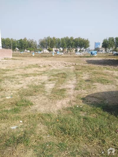 ڈی ایچ اے 9 ٹاؤن ۔ کمرشل ایریا ڈی ایچ اے 9 ٹاؤن ڈیفنس (ڈی ایچ اے) لاہور میں 4 مرلہ کمرشل پلاٹ 4.5 کروڑ میں برائے فروخت۔ ڈی ایچ اے 9 ٹاؤن ۔ کمرشل ایریا ڈی ایچ اے 9 ٹاؤن ڈیفنس (ڈی ایچ اے) لاہور میں 4 مرلہ کمرشل پلاٹ 4.5 کروڑ میں برائے فروخت۔