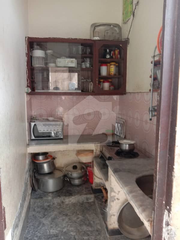کماہاں روڈ لاہور میں 4 کمروں کا 4 مرلہ مکان 80 لاکھ میں برائے فروخت۔