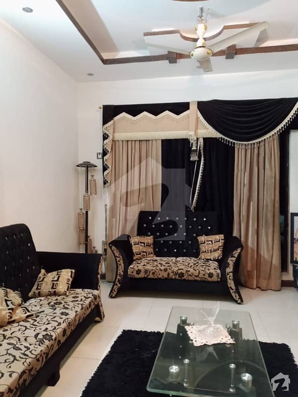 گلستانِ جوہر کراچی میں 9 کمروں کا 10 مرلہ مکان 4.75 کروڑ میں برائے فروخت۔