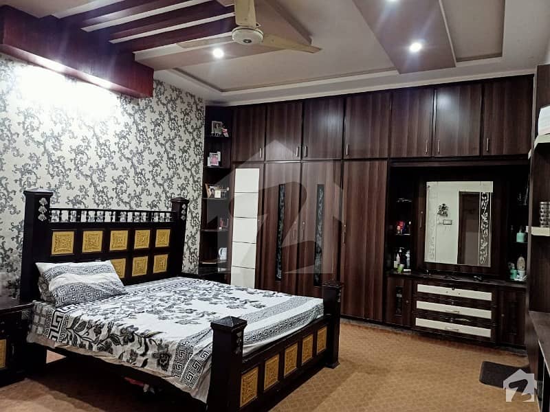 پاک ایوینیو کالونی ساہیوال میں 5 کمروں کا 13 مرلہ مکان 1.8 کروڑ میں برائے فروخت۔