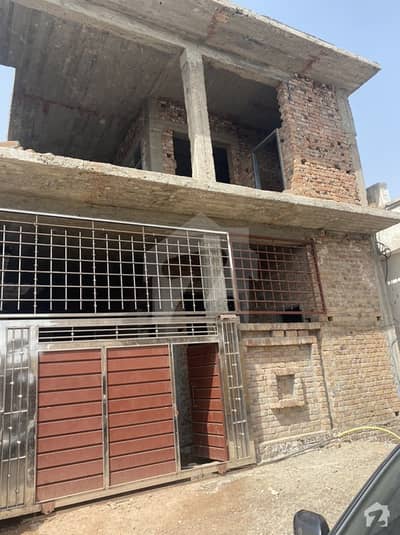 چکراروڈ راولپنڈی میں 4 کمروں کا 6 مرلہ مکان 90 لاکھ میں برائے فروخت۔