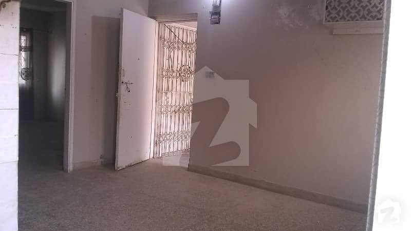 نارتھ ناظم آباد کراچی میں 2 کمروں کا 3 مرلہ فلیٹ 35 لاکھ میں برائے فروخت۔
