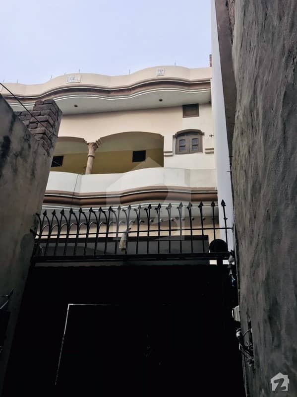 ملت روڈ فیصل آباد میں 4 کمروں کا 8 مرلہ مکان 90 لاکھ میں برائے فروخت۔