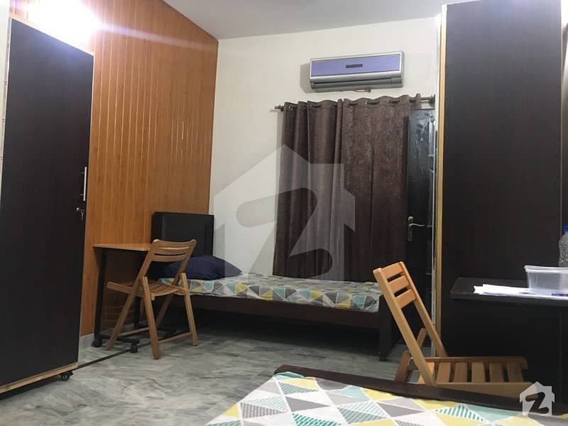 500  Square Feet Room In Model Town For Rent