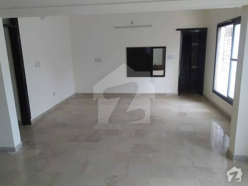 Ground Floor With Parking Separate Entrance 3 Bed DL Portion 300 Yards Marble Flooring