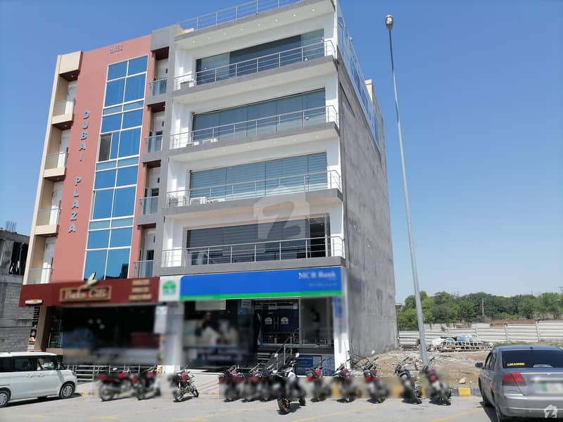 سٹی ہاؤسنگ سکیم جہلم میں 8 مرلہ عمارت 12 کروڑ میں برائے فروخت۔