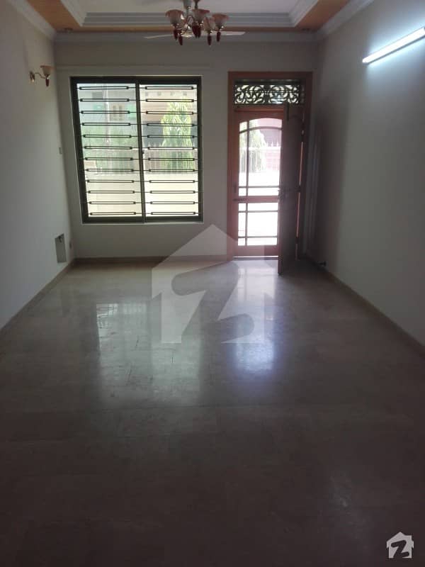 30x60 Sun Facing Beautiful Used House Available For Sale In G-13
