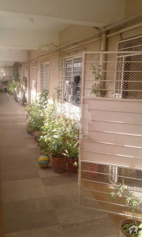 گلستانِِ جوہر ۔ بلاک 3 گلستانِ جوہر کراچی میں 3 کمروں کا 8 مرلہ فلیٹ 2 کروڑ میں برائے فروخت۔
