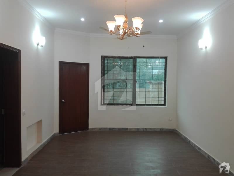 10 Marla Lower Portion In Wapda Town For Rent