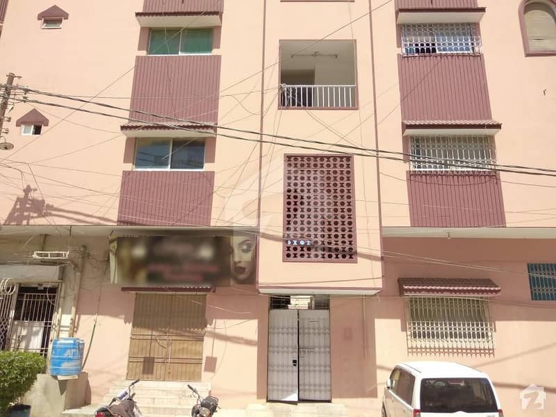 گلبرگ ٹاؤن کراچی میں 2 کمروں کا 5 مرلہ فلیٹ 98 لاکھ میں برائے فروخت۔