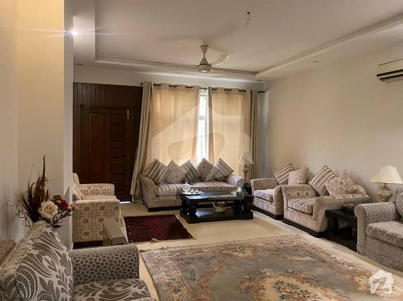 ایف ۔ 10 اسلام آباد میں 5 کمروں کا 1.07 کنال مکان 9.5 کروڑ میں برائے فروخت۔