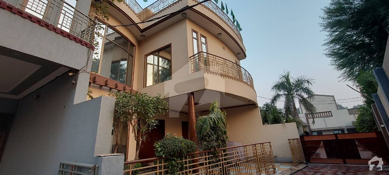 معصوم شاہ روڈ ملتان میں 4 کمروں کا 9 مرلہ مکان 2.1 کروڑ میں برائے فروخت۔