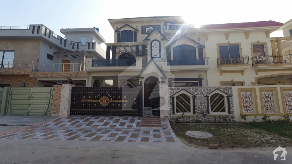 10 Marla House Available For Sale In Central Park Housing Scheme, Lahore
