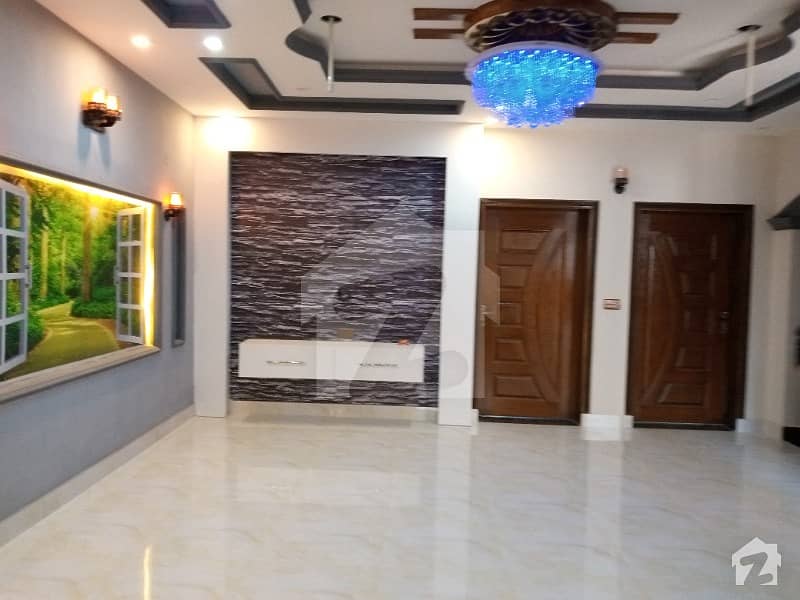 پنجاب یونیورسٹی سوسائٹی فیز 2 پنجاب یونیورسٹی ایمپلائیز سوسائٹی لاہور میں 5 کمروں کا 7 مرلہ مکان 1.7 کروڑ میں برائے فروخت۔