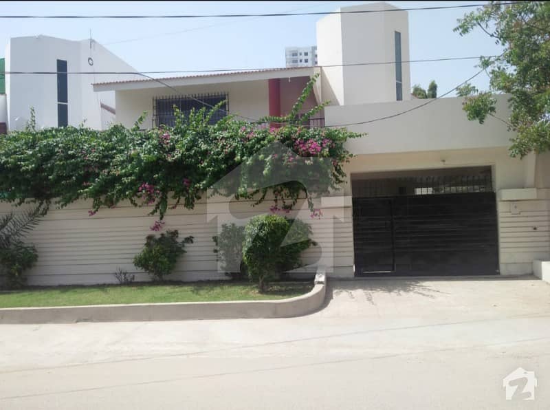 300 Square Yards House For Rent In Clifton