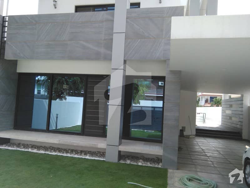 Luxurious And Contemporary Triple Storey House At $4500