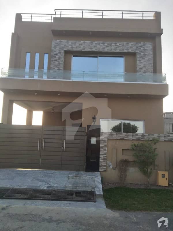 DHA 5 Marla Brand new  1 year Old Bungalow Vert Cheapest Price single option