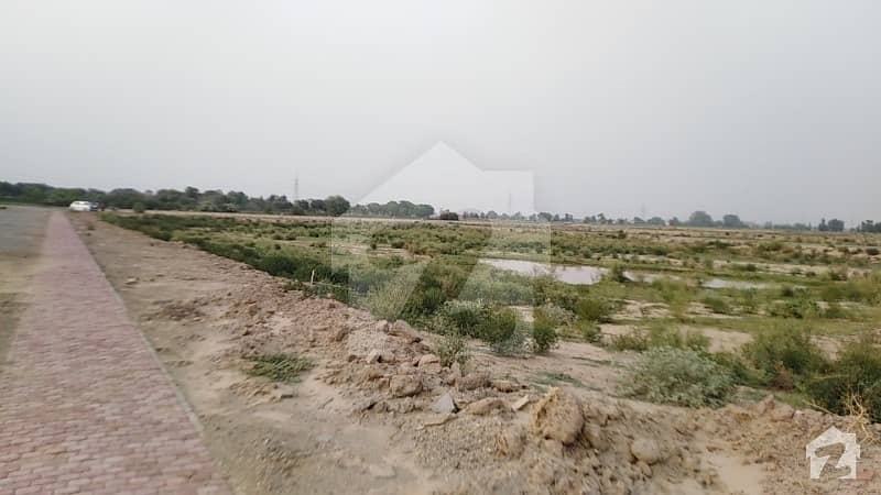 لیک سٹی ۔ گالف اسٹیٹ 2 لیک سٹی رائیونڈ روڈ لاہور میں 2 کنال رہائشی پلاٹ 9 کروڑ میں برائے فروخت۔