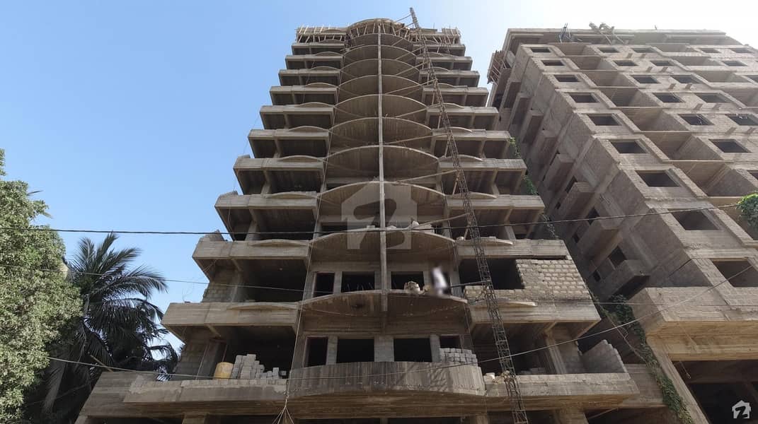 Flat Sized 2400 Square Feet Is Available For Sale In Gulistan-e-Jauhar