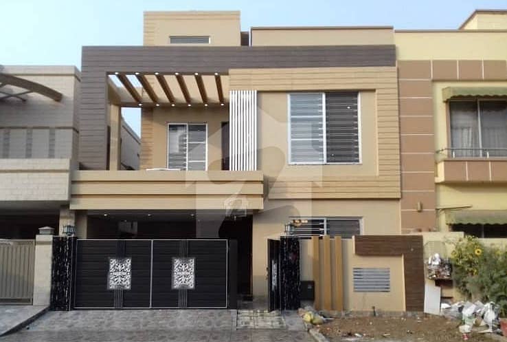 پبلک ہیلتھ سوسائٹی بحریہ ٹاؤن سیکٹر B بحریہ ٹاؤن لاہور میں 5 کمروں کا 10 مرلہ مکان 2.2 کروڑ میں برائے فروخت۔