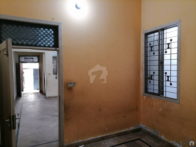 سوئی گیس روڈ گوجرانوالہ میں 3 کمروں کا 4 مرلہ مکان 18 ہزار میں کرایہ پر دستیاب ہے۔