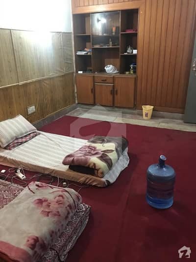 Neat And Clean Room For Rent Near Barkat Market For Job Holders