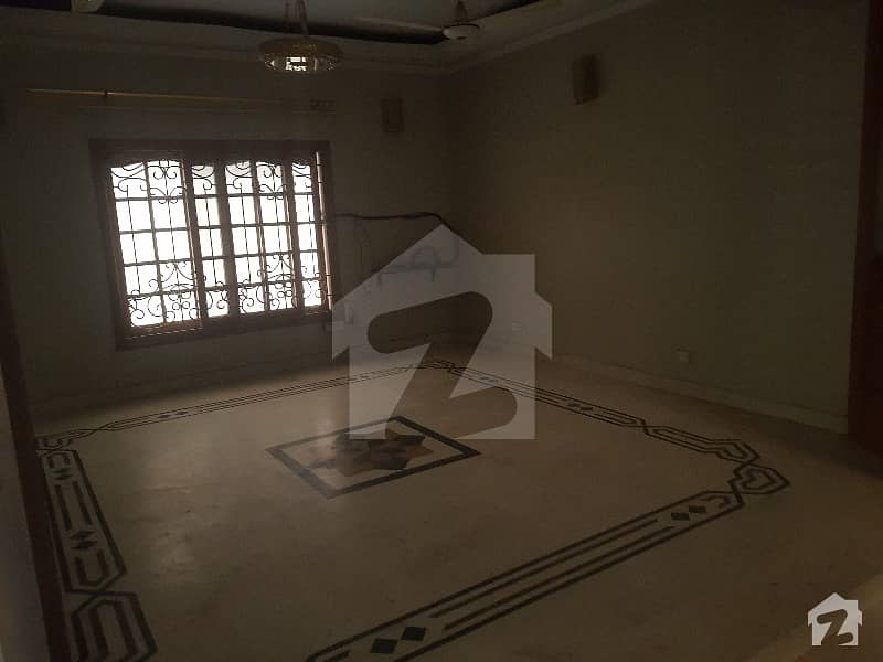 پی ای سی ایچ ایس بلاک 2 پی ای سی ایچ ایس جمشید ٹاؤن کراچی میں 7 کمروں کا 16 مرلہ مکان 10 کروڑ میں برائے فروخت۔