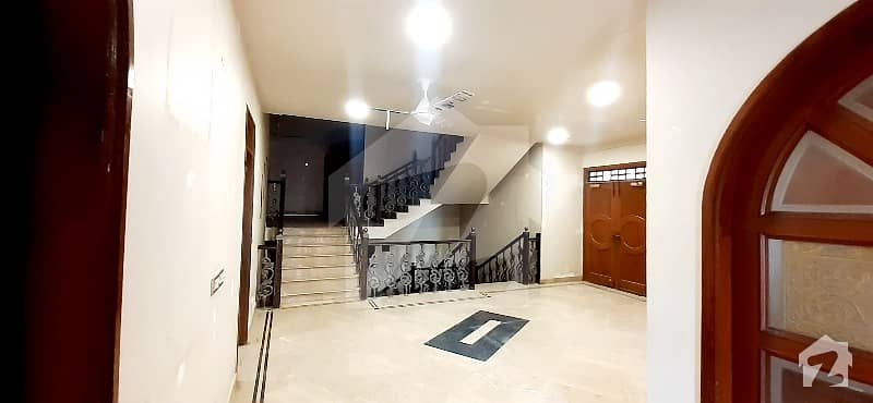 کلفٹن ۔ بلاک 2 کلفٹن کراچی میں 5 کمروں کا 1.2 کنال مکان 15 کروڑ میں برائے فروخت۔