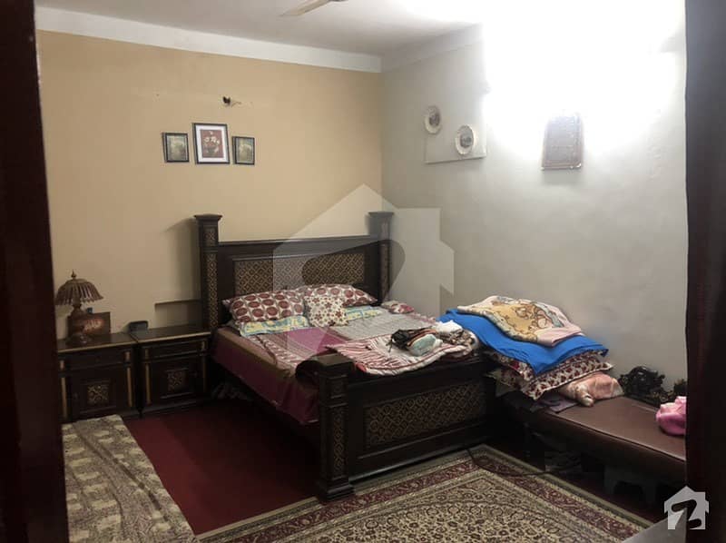 اکیڈمی ٹاؤن پشاور میں 7 کمروں کا 11 مرلہ مکان 2.25 کروڑ میں برائے فروخت۔