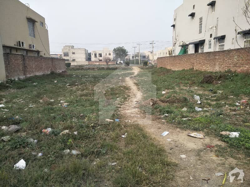 01 KANAL PLOT WITH DIRECT APPROACH ON 60FT ROAD FOR SALE