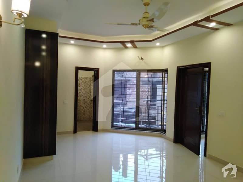 ڈیوائن گارڈنز لاہور میں 5 کمروں کا 13 مرلہ مکان 3.25 کروڑ میں برائے فروخت۔