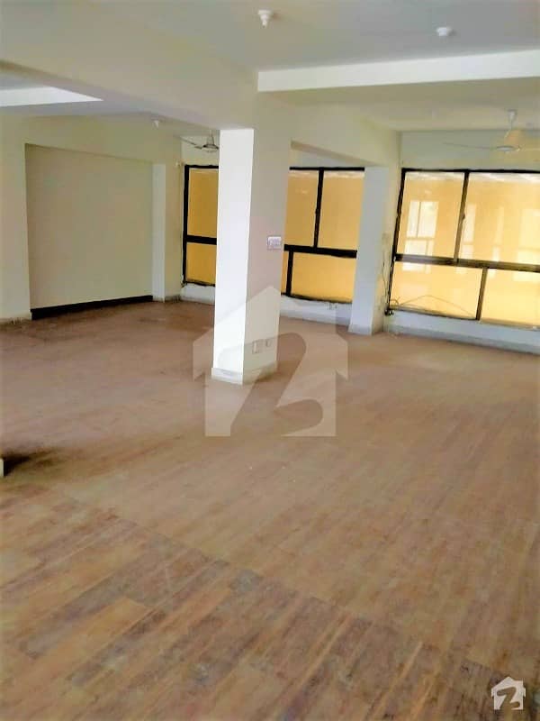 Blue Area 1500 sqft office on Jinnah Avenue in beautiful and well maintained building available for Rent.