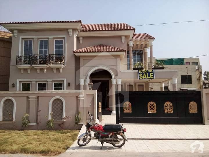 واپڈا ٹاؤن لاہور میں 5 کمروں کا 1.05 کنال مکان 5.25 کروڑ میں برائے فروخت۔