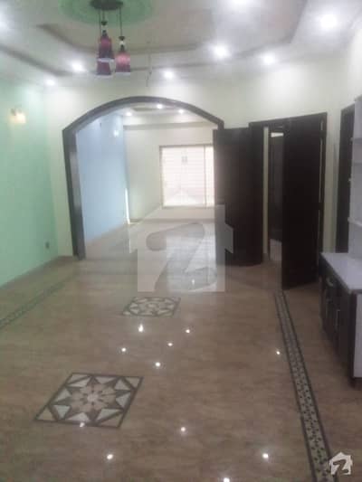 پیراگون سٹی - امپیریل 2 بلاک پیراگون سٹی لاہور میں 4 کمروں کا 10 مرلہ مکان 70 ہزار میں کرایہ پر دستیاب ہے۔
