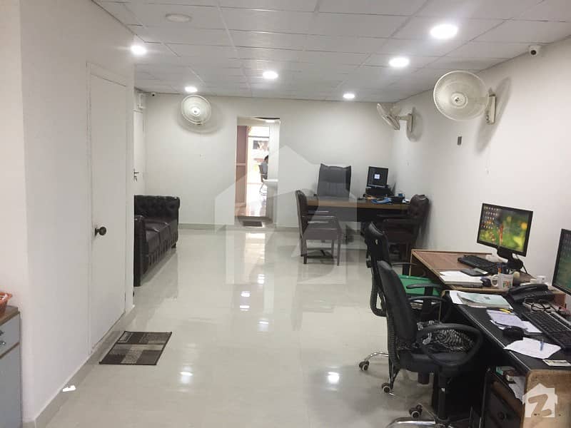 Clifton Block-9 Near Ideas / Ginsoy,  Showroom 1000 Sq Ft Available For Rent