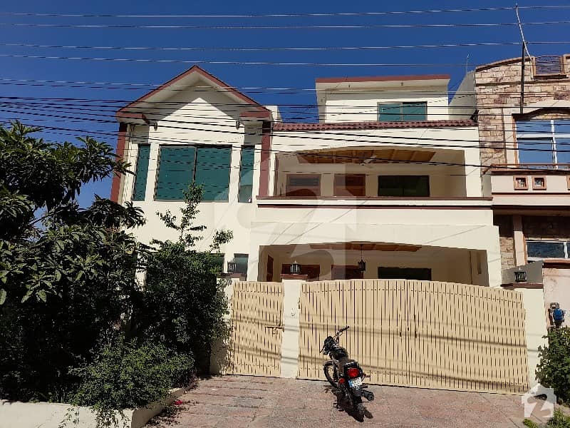سوان گارڈن اسلام آباد میں 6 کمروں کا 14 مرلہ مکان 2.2 کروڑ میں برائے فروخت۔